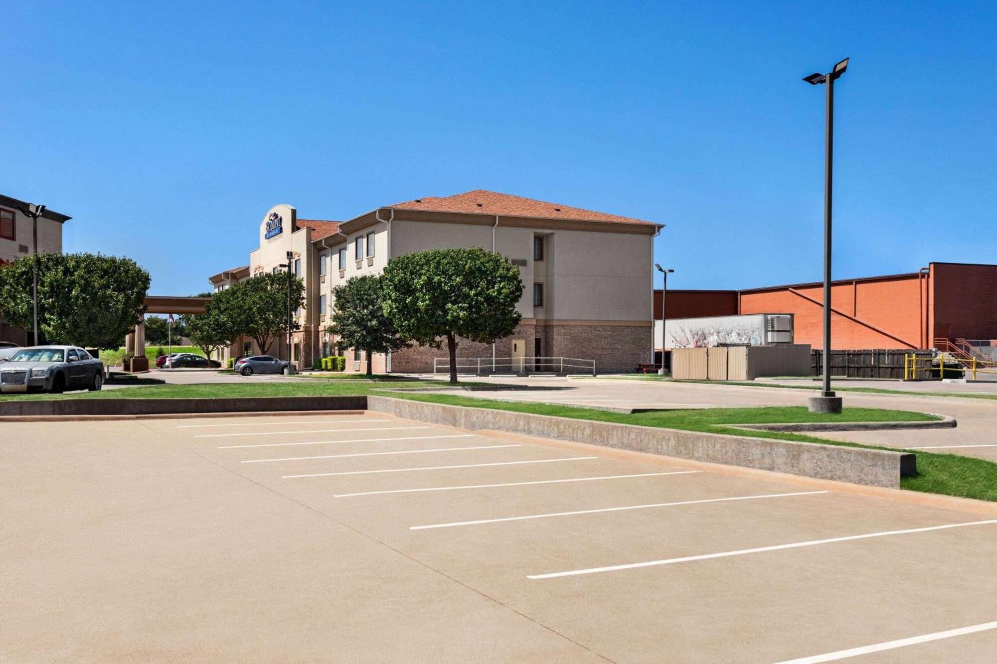 Baymont By Wyndham Wichita Falls Exterior photo